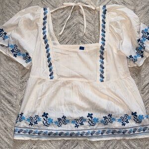 Old Navy Linen embroidered blouse